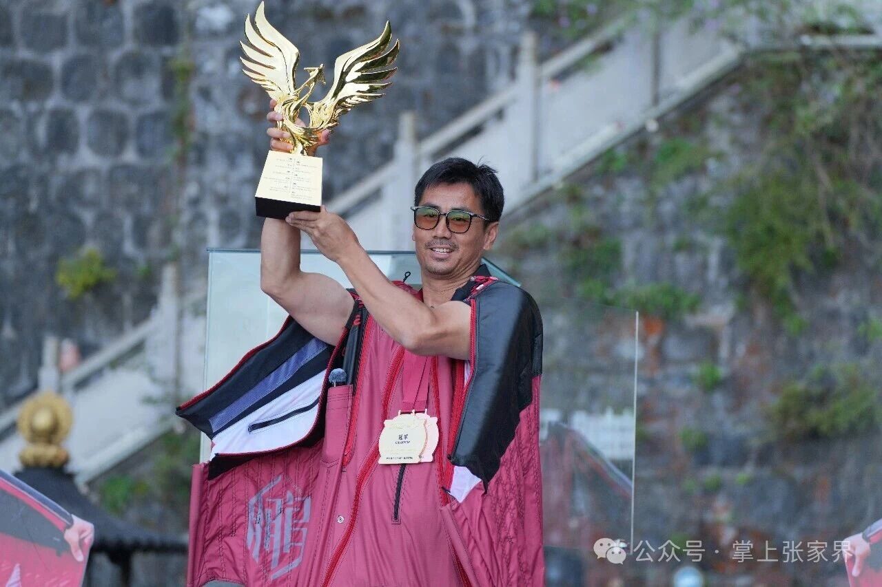 Chinese Wingsuit Pilot Zhang Shupeng Claims World Title at Zhangjiajie’s Tianmen Mountain